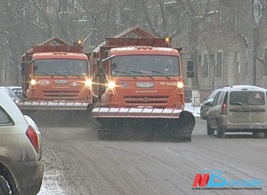 В Волгоградской области 95 единиц техники расчищают дороги от снега